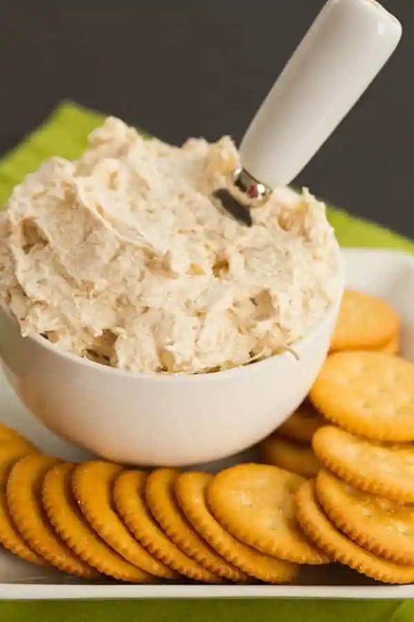 A vintage recipe for Chicken Spread/Dip using Underwood chicken. |