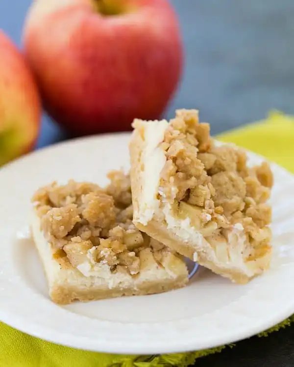 Apple Cheesecake Crumb Bars
