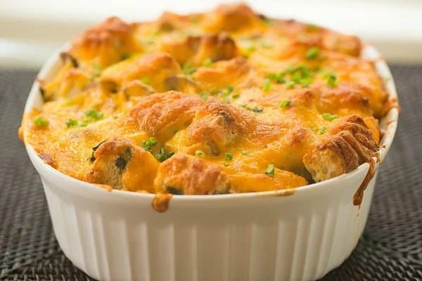 Cheesy Bacon, Mushroom & Spinach Breakfast Strata