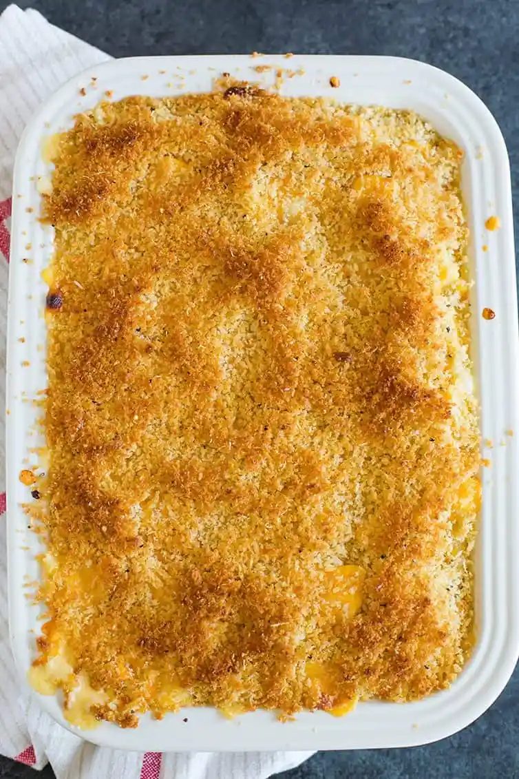 SO. MANY. BREAD CRUMBS! >> Chrissy Teigen's Mac and Cheese