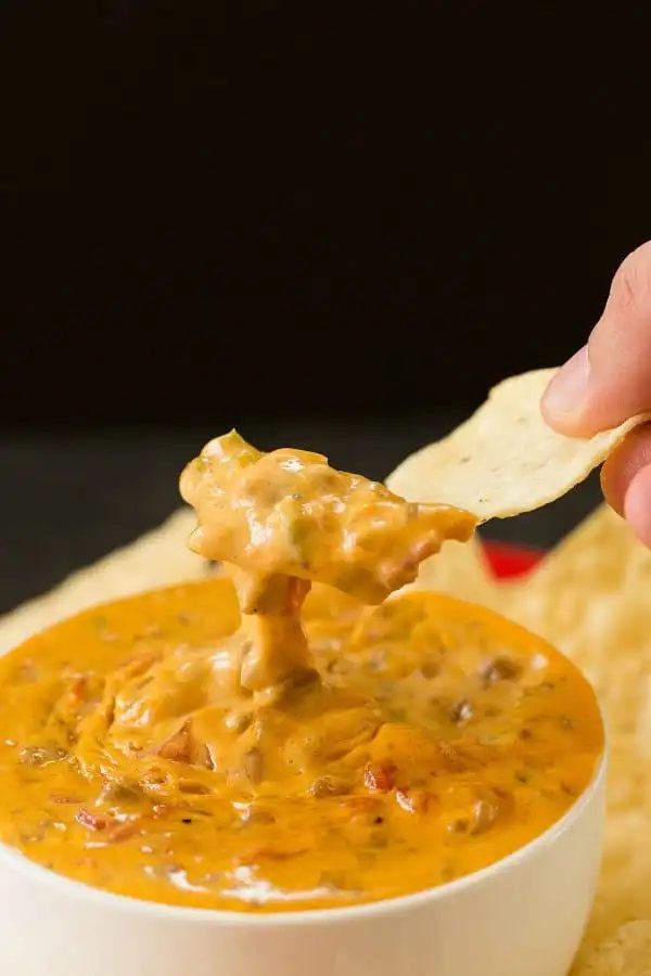 Crock-Pot Spicy Beef Queso Dip | #recipe