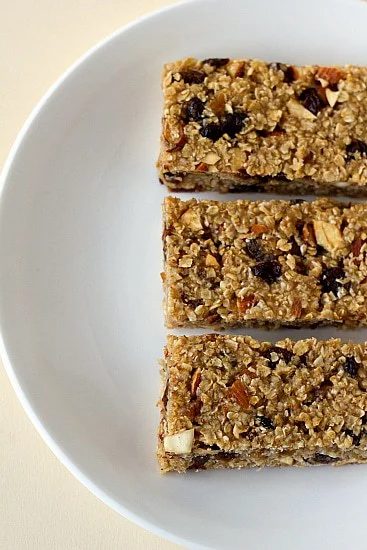 Fig, Date & Almond Granola Bars