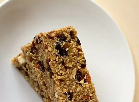 Fig, Date & Almond Granola Bars