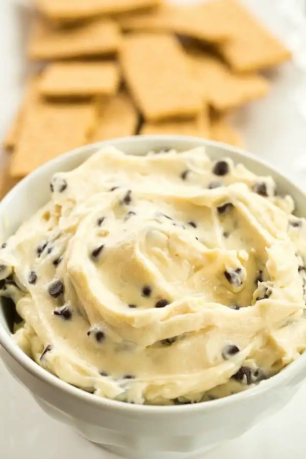 Chocolate Chip Cookie Dough Dip - A sweet, creamy dip that tastes like chocolate chip cookie dough without the guilt of raw egg! | #recipe