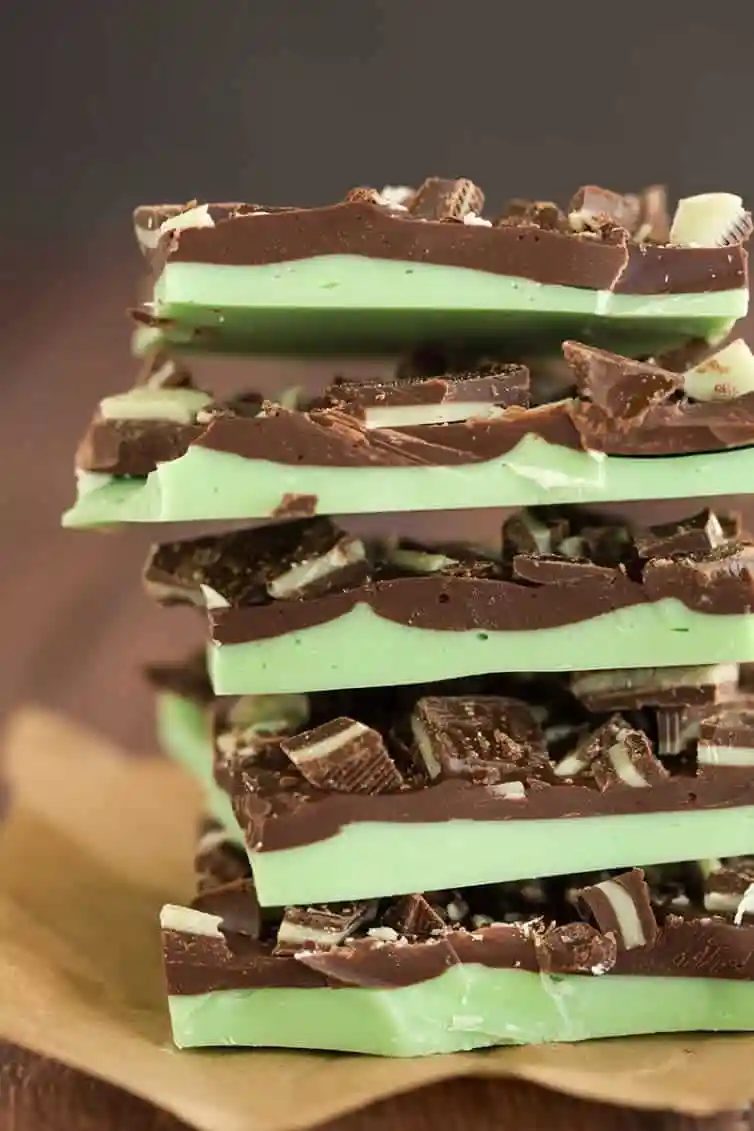 Grasshopper Chocolate Bark :: It combines the chocolate and mint flavors from the popular cocktail, minus the alcohol. Make it for your St. Patrick's Day party!