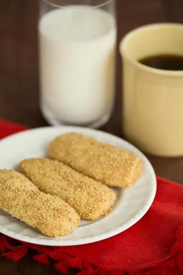 Italian Sesame Seed Cookies (Giuggiulena)