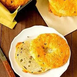 Jalapeño Cheddar Bagels