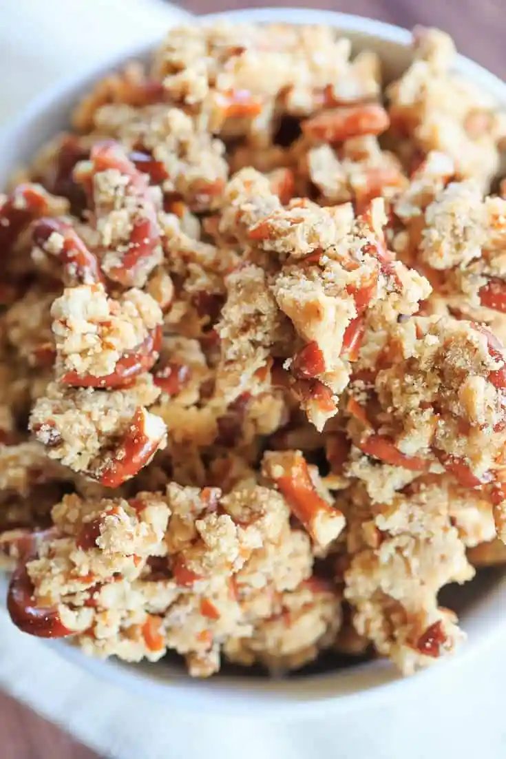 Malted Pretzel Crunch is speedy, straightforward & the ultimate sweet/salty snack! Keep a batch on hand for the holidays, or package it up and give it away as gifts! |