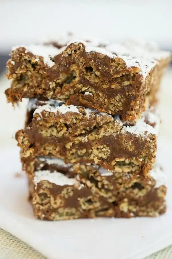 Muddy Buddy (Puppy Chow) Rice Krispie Treats | #recipe