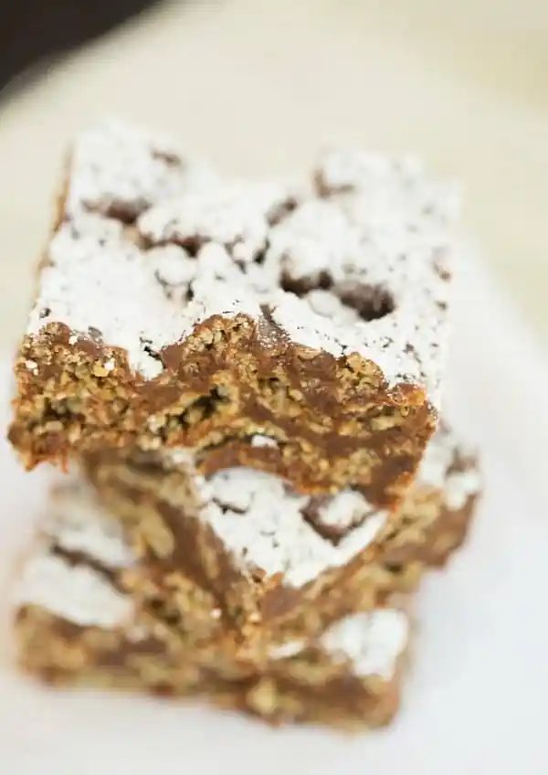 Muddy Buddy (Puppy Chow) Rice Krispie Treats | #recipe