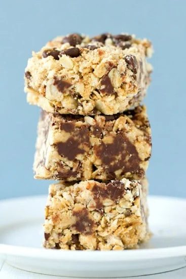 No-Bake Oatmeal-Peanut Butter Chocolate Chip Bars