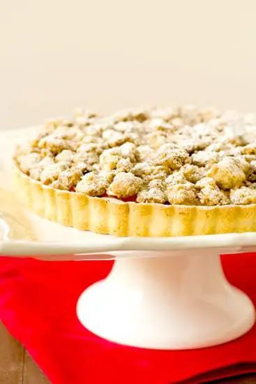 Strawberry Cream Cheese Crumble Tart