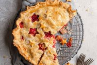 Homemade Strawberry Rhubarb Pie Delight