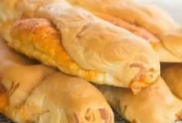 Cheesy Pepperoni Pull-Apart Bread