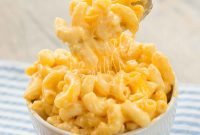 Creamy Slow Cooker Mac and Cheese