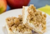 Apple Cheesecake Streusel Bars