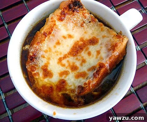 French Onion Soup – Classic Recipe with Caramelized Onions and Melty Cheese