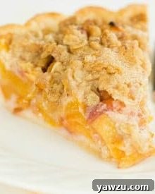Delicious Peach Crumble Pie